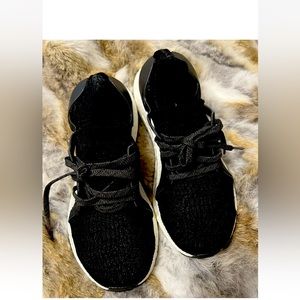 Adidas Ultraboost 22 Running Shoes Womens Size 6 Black White